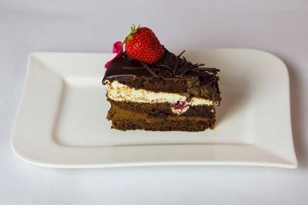 Felie de Tort Duo cu Mousse de Capsuni