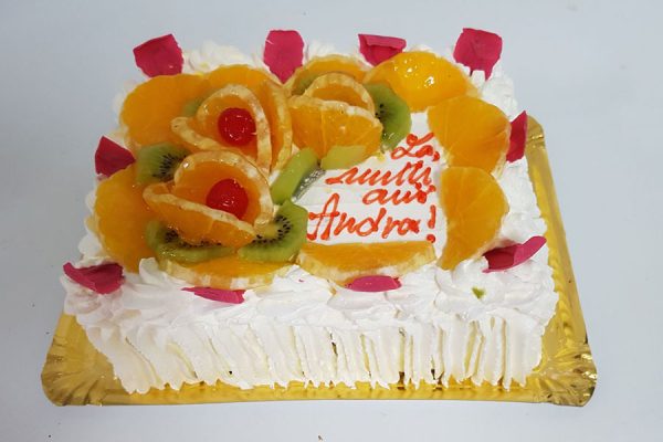 Tort Crema de Vanilie si Fructe